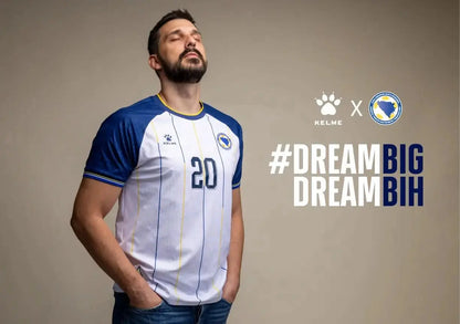 Bosnien KELME Auswärtstrikot WM 2026 – Dream Big BiH Motivationsbild in Weiß