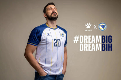 Rücken des Bosnien KELME Away-Trikots mit Aufdruck Bosanac – personalisierte Player Version