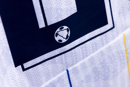 KELME Authentic-Hologramm auf dem Bosnien Auswärtstrikot WM 2026 – Originalitätsmerkmal